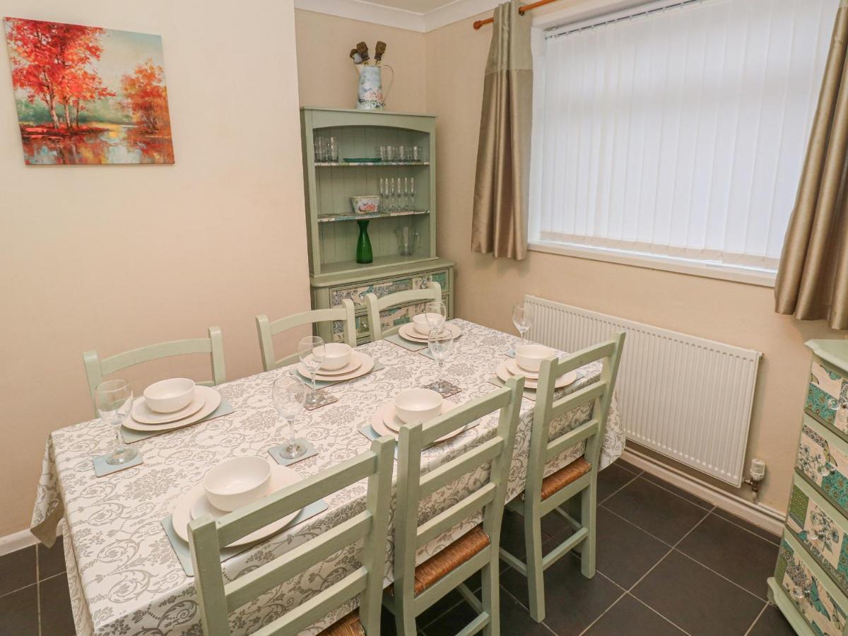 Cwtch Ar Y Mor Villa Burry Port Exterior photo